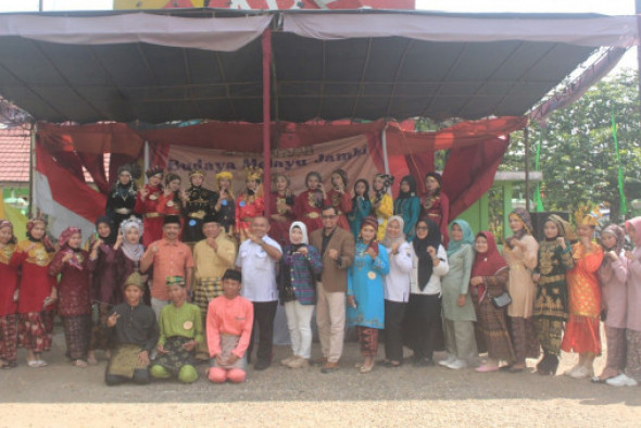 FKIP UNBARI GELAR SERANAI BUDAYA MELAYU JAMBI